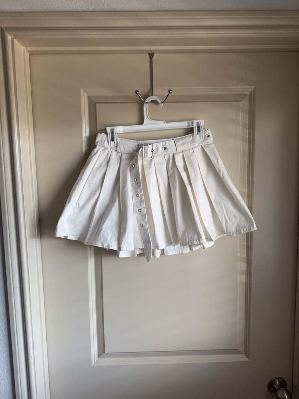 Forever 21 White Pleated Mini Skirt with Belt Size S